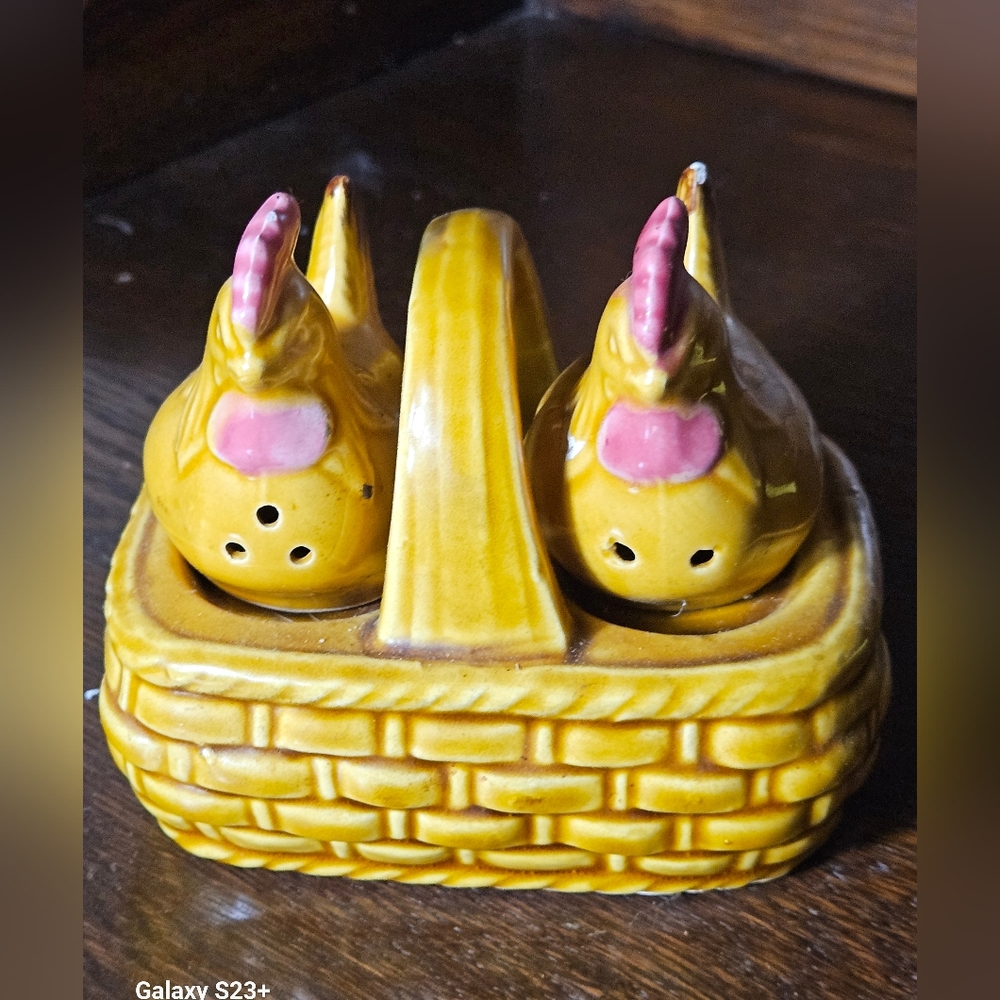 Yellow Chicken Salt and Pepper Shakers - Picture 2 of 8